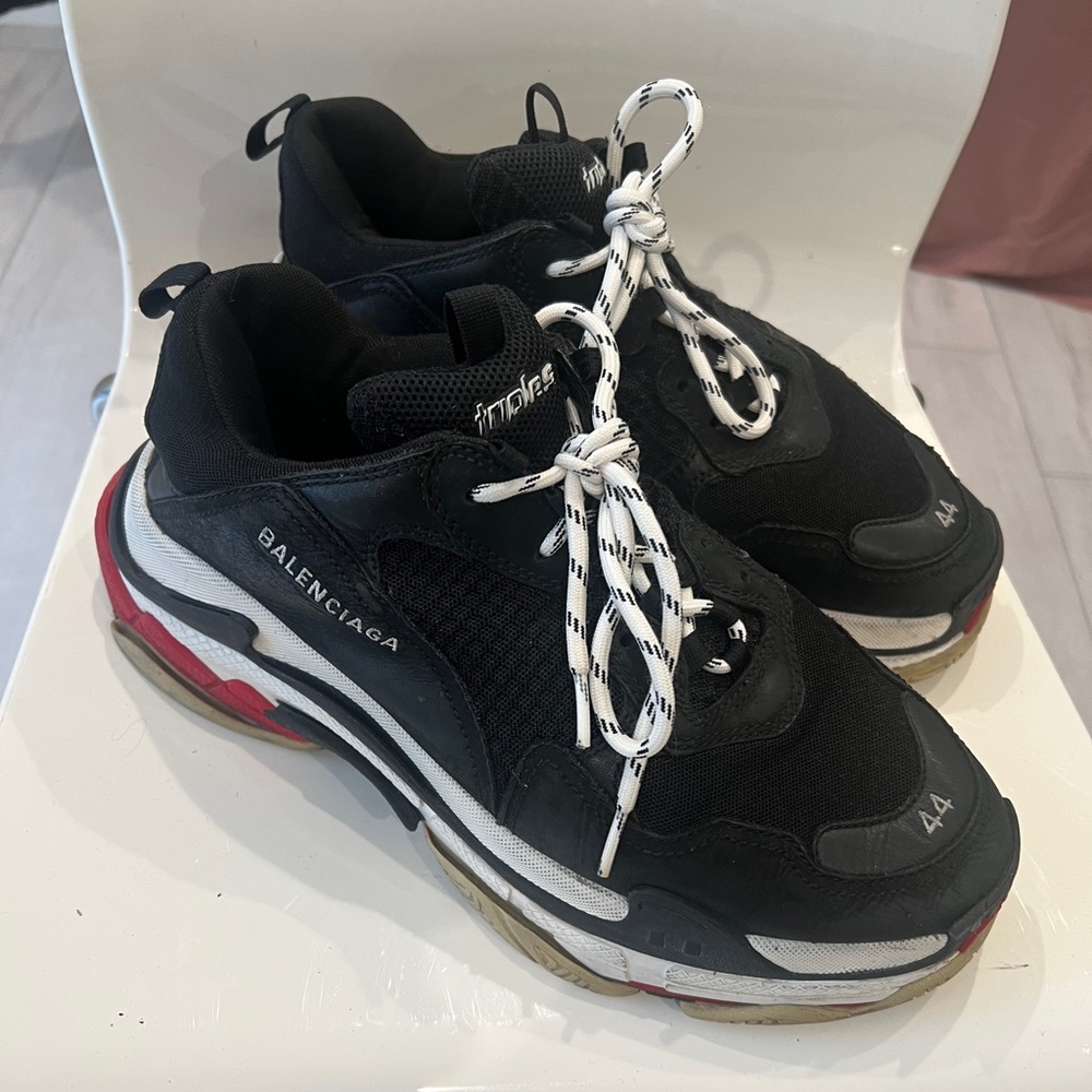 Balenciaga Triple S sneaker in Black/Red